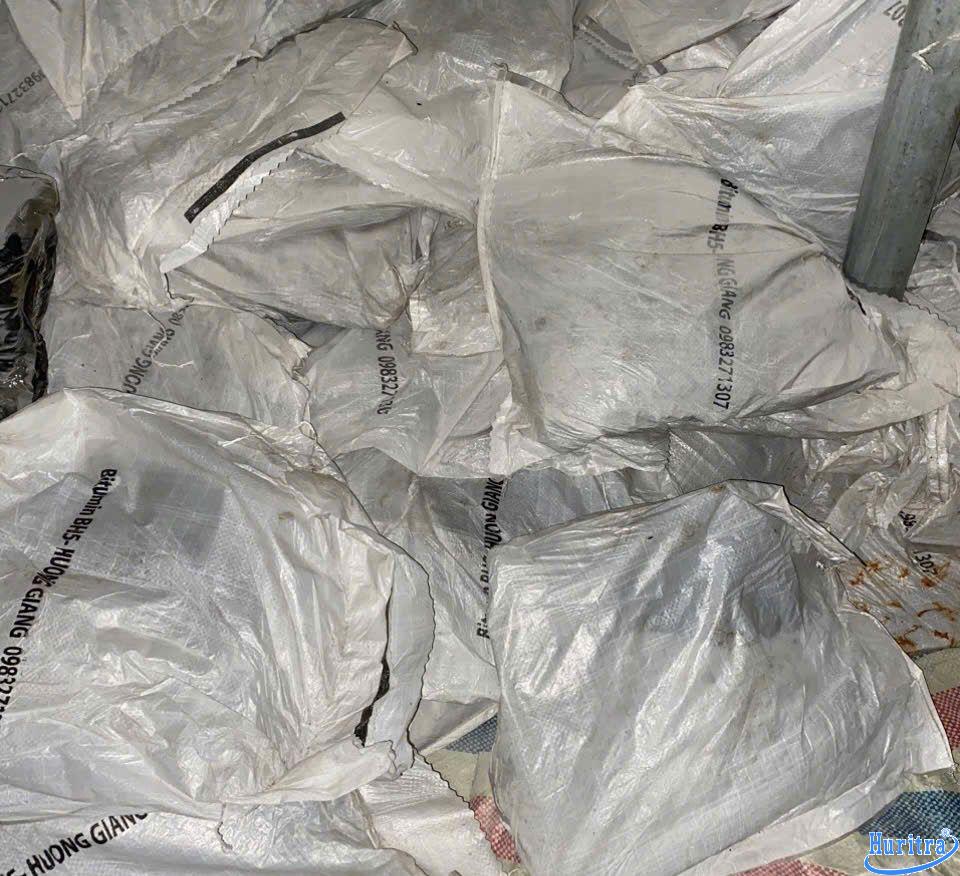 Nhựa Đường Cứng (115/15) - Cập Nhật Đặc Tính, Ứng Dụng & Báo Giá 2025 14 z6914442773726 12cd86bee162746f2dfaec52ce03b581