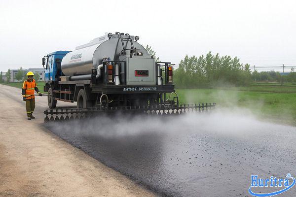 Bảng giá nhựa đường lỏng mới nhất từ Nhựa đường Hương Giang 8 Thi công lớp thấm bám bằng nhựa lỏng MC70 trên đường nội bộ khu công nghiệp