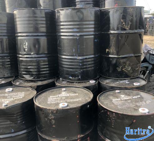 Nhựa đường 60/70 đóng phuy tồn tại ở trạng thái rắn