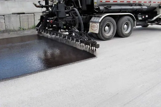 Nhựa đường có phải chất rắn kết tinh không? Cùng giải đáp thắc mắc 6 Nhựa đường không phải là chất rắn kết tính mà là một chất rắn vô định hình