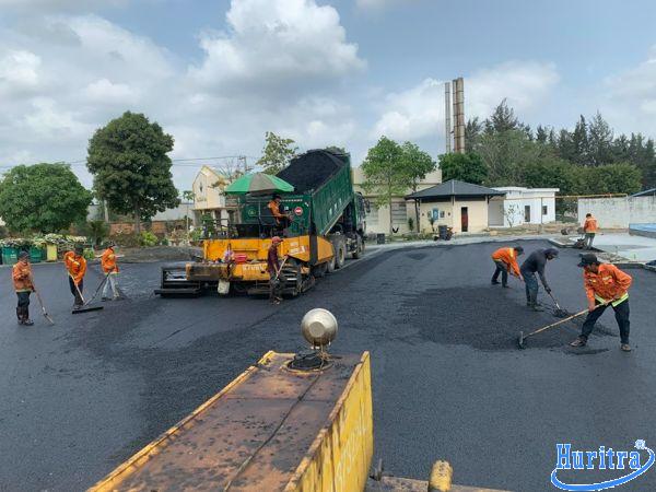 Nhựa đường giá rẻ – Giải pháp tối ưu cho công trình bền đẹp và tiết kiệm 8 Nhựa đường đóng vai trò như một chất kết dính tạo thành “ xương sống “ cho các công trình giao thông