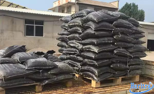 Quy cách bao 25kg giúp nhựa đường lạnh dễ vận chuyển và phù hợp sửa chữa nhỏ.