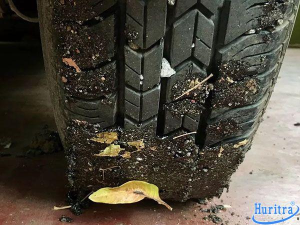 Lốp xe dính nhựa đường có thể gây hại nếu không xử lý kịp thời